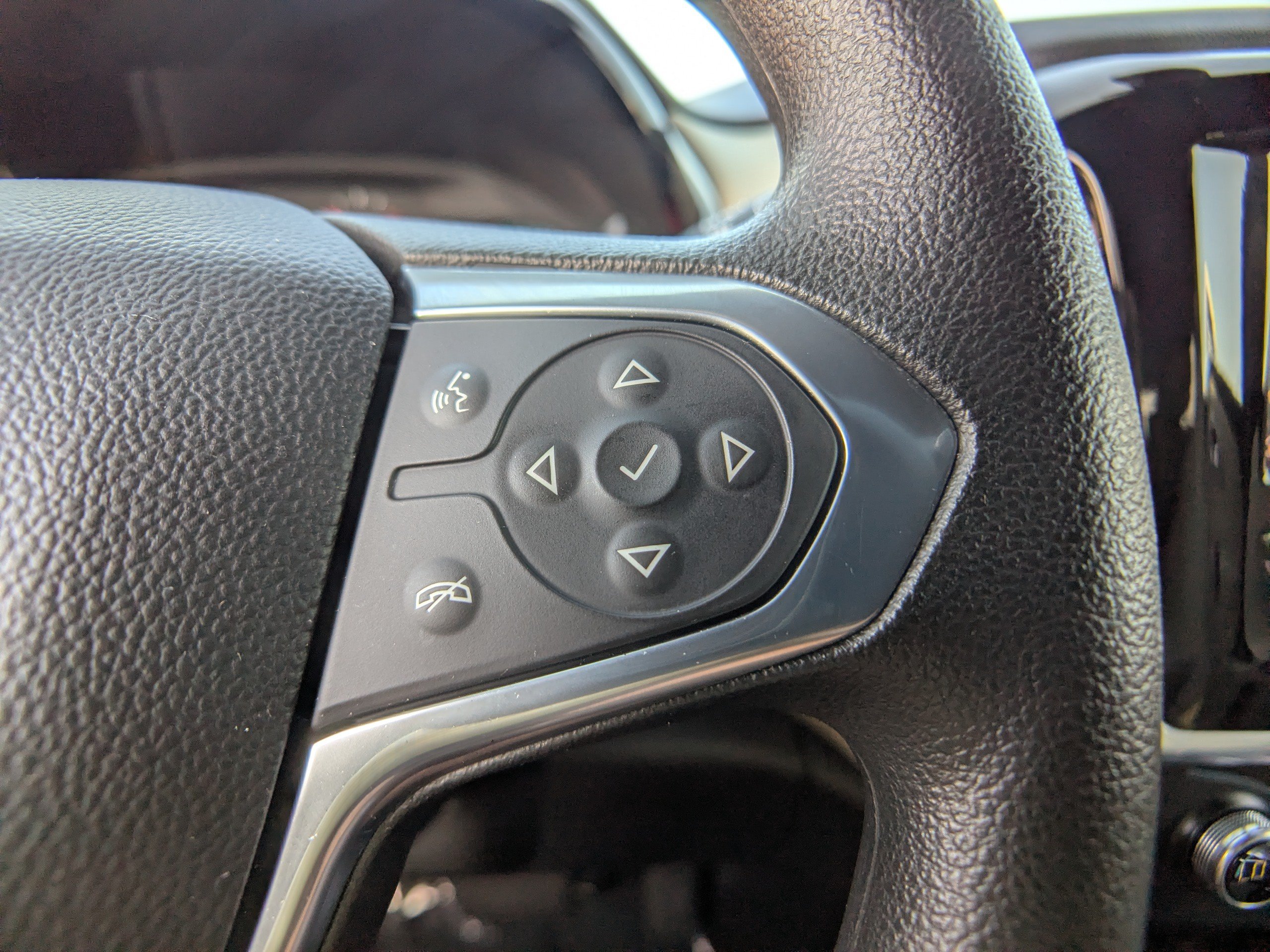 Used 2023 Chevrolet Traverse LS w/ LPO, Cargo Package AWD/4WD image 25