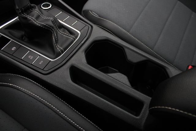 Used 2025 Volkswagen Jetta SE w/ Sunroof Package image 20