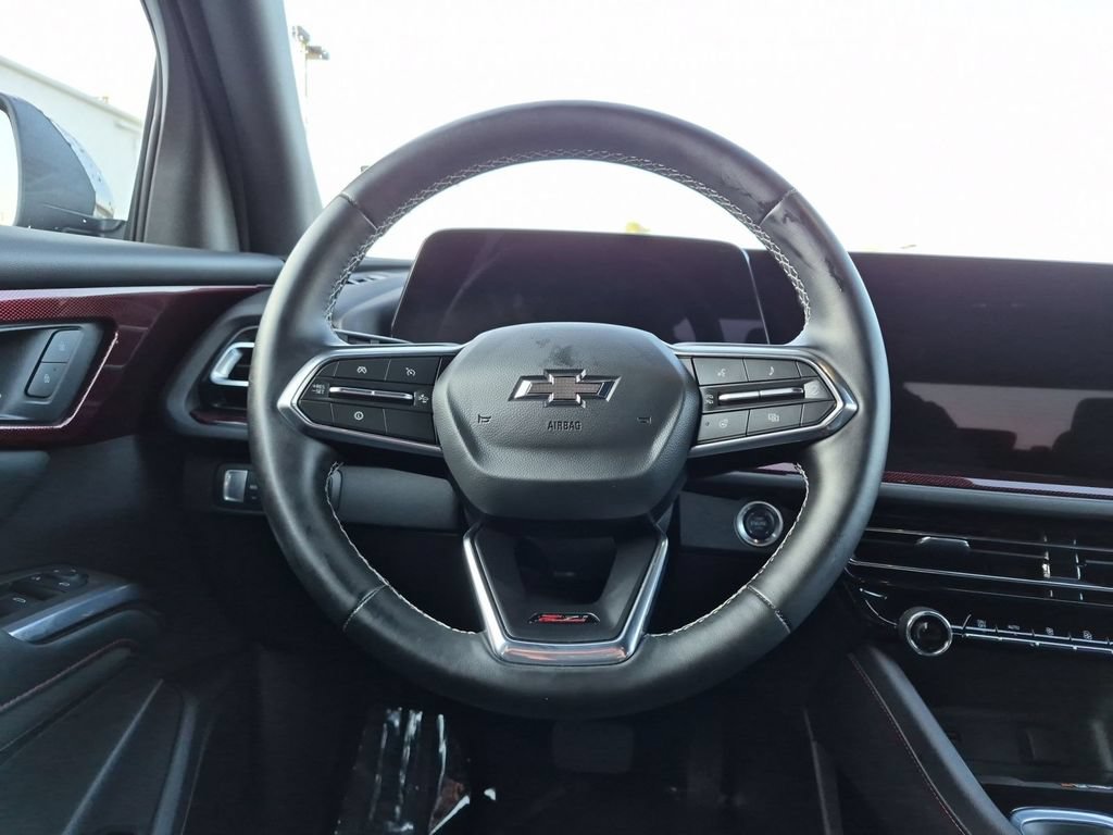 Used 2025 Chevrolet Traverse Z71 AWD/4WD image 17