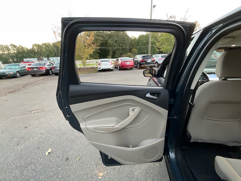 Used 2019 Ford Escape SE image 42