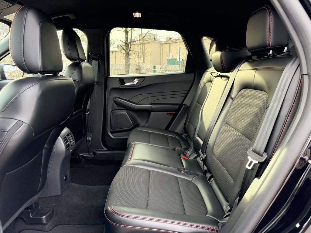 Used 2025 Ford Escape ST-Line image 16