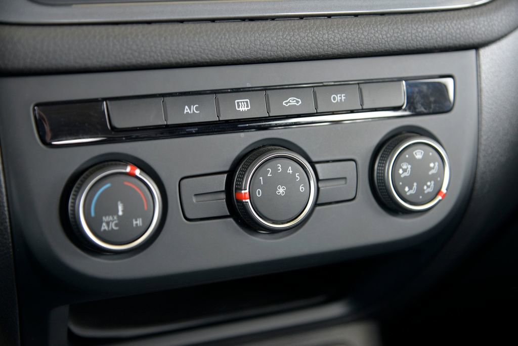 Used 2017 Volkswagen Tiguan S image 24