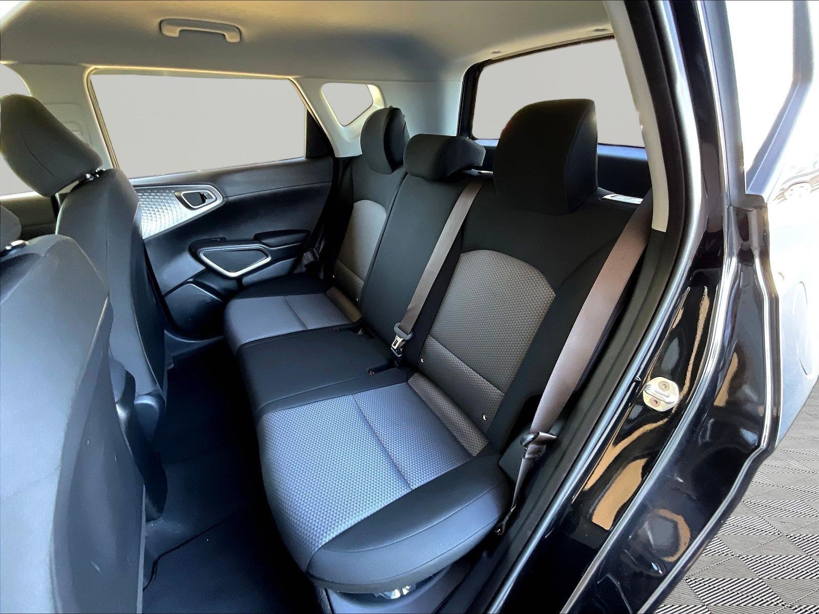 Used 2023 Kia Soul LX w/ LX Technology Package FWD image 20