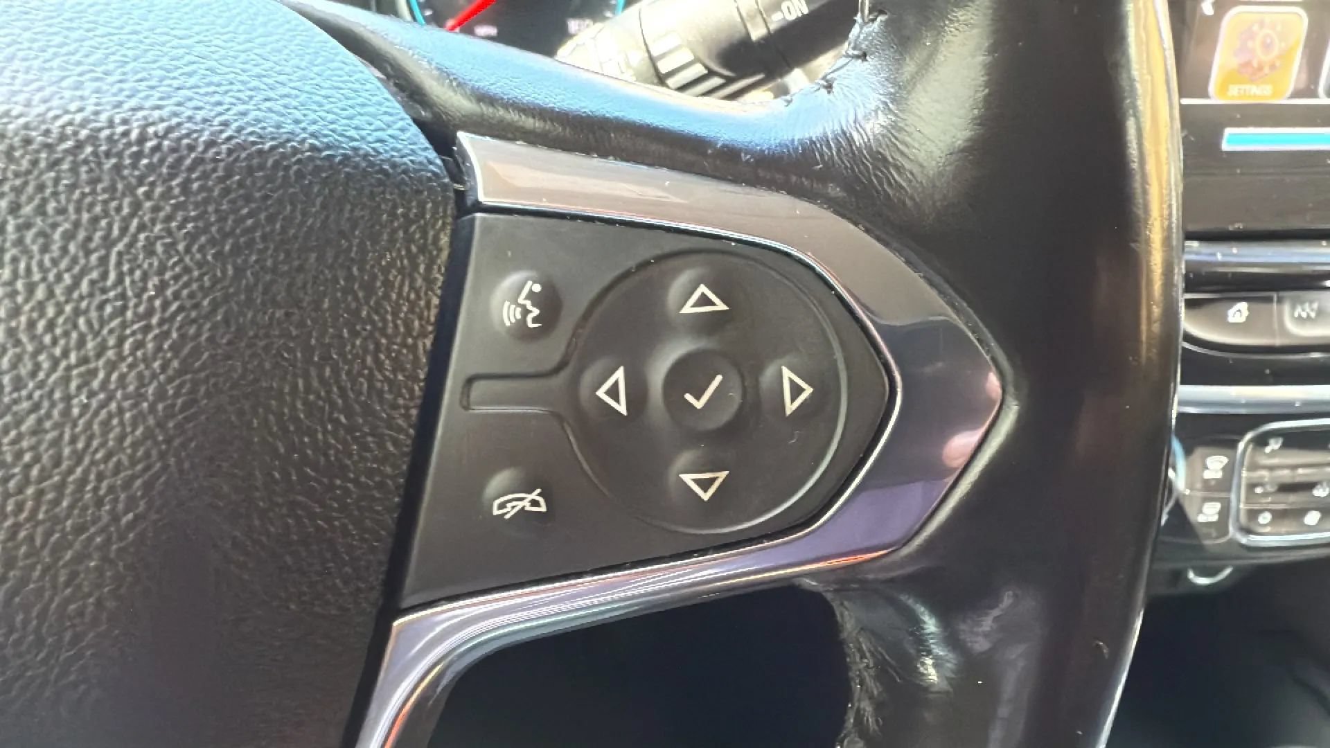 Used 2019 Chevrolet Traverse LT w/ LPO, Blackout Package AWD/4WD image 11