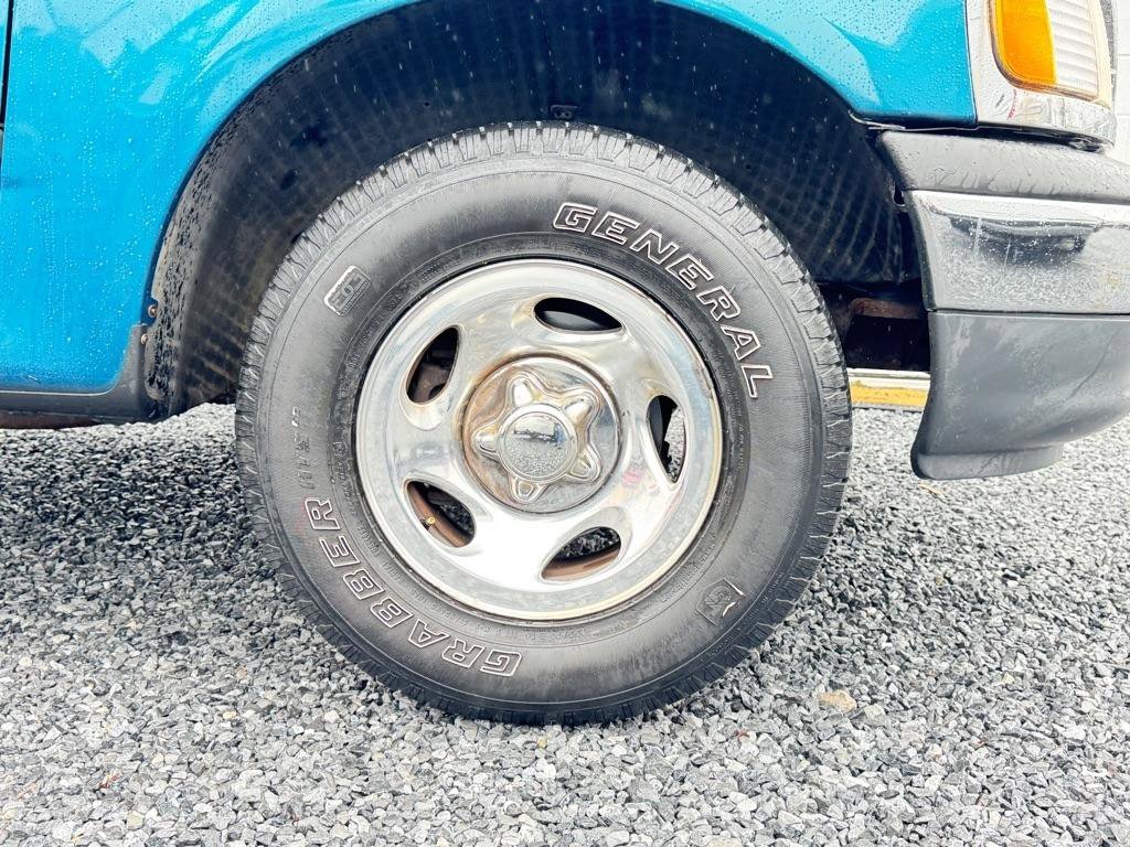 Used 2000 Ford F150 XL image 12