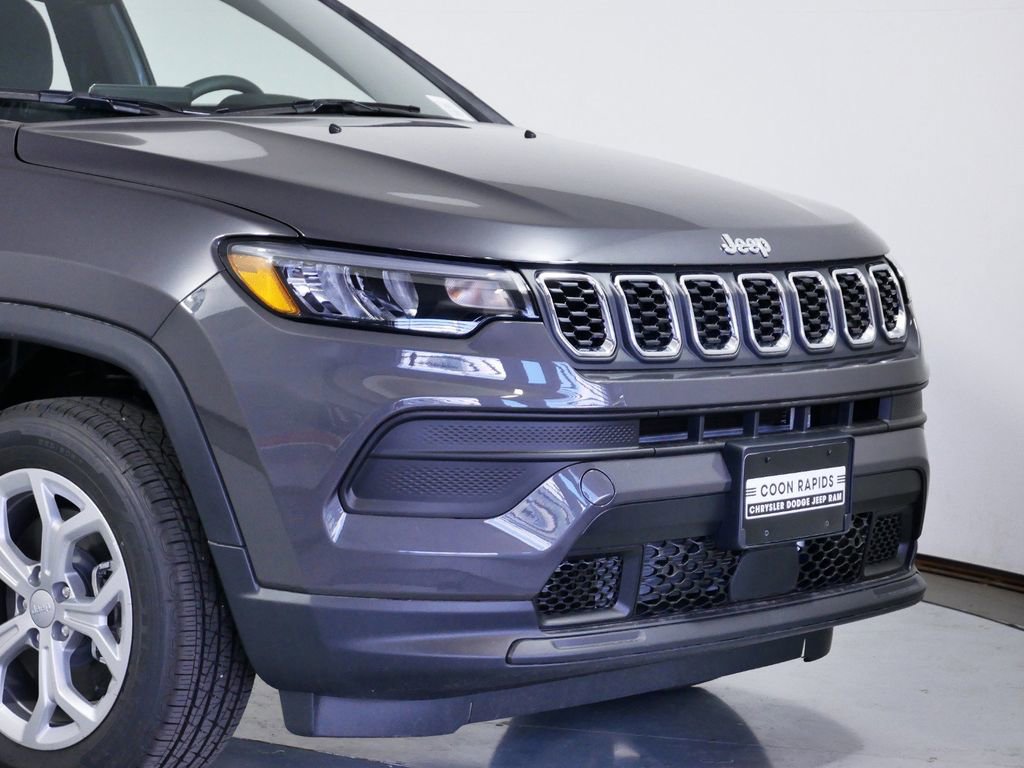 Used 2024 Jeep Compass Sport image 3