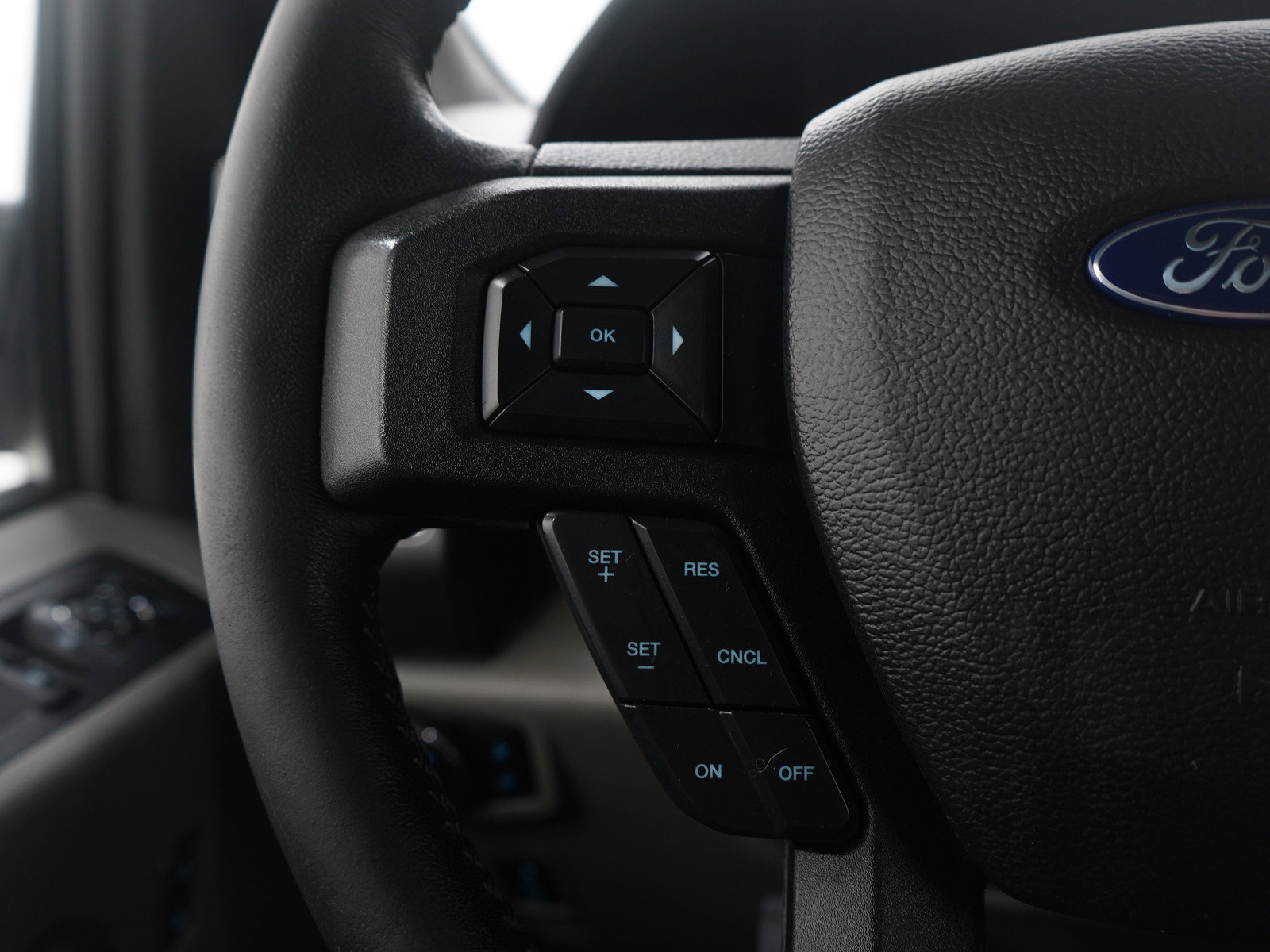Used 2018 Ford F150 XLT w/ Equipment Group 302A Luxury AWD/4WD image 28