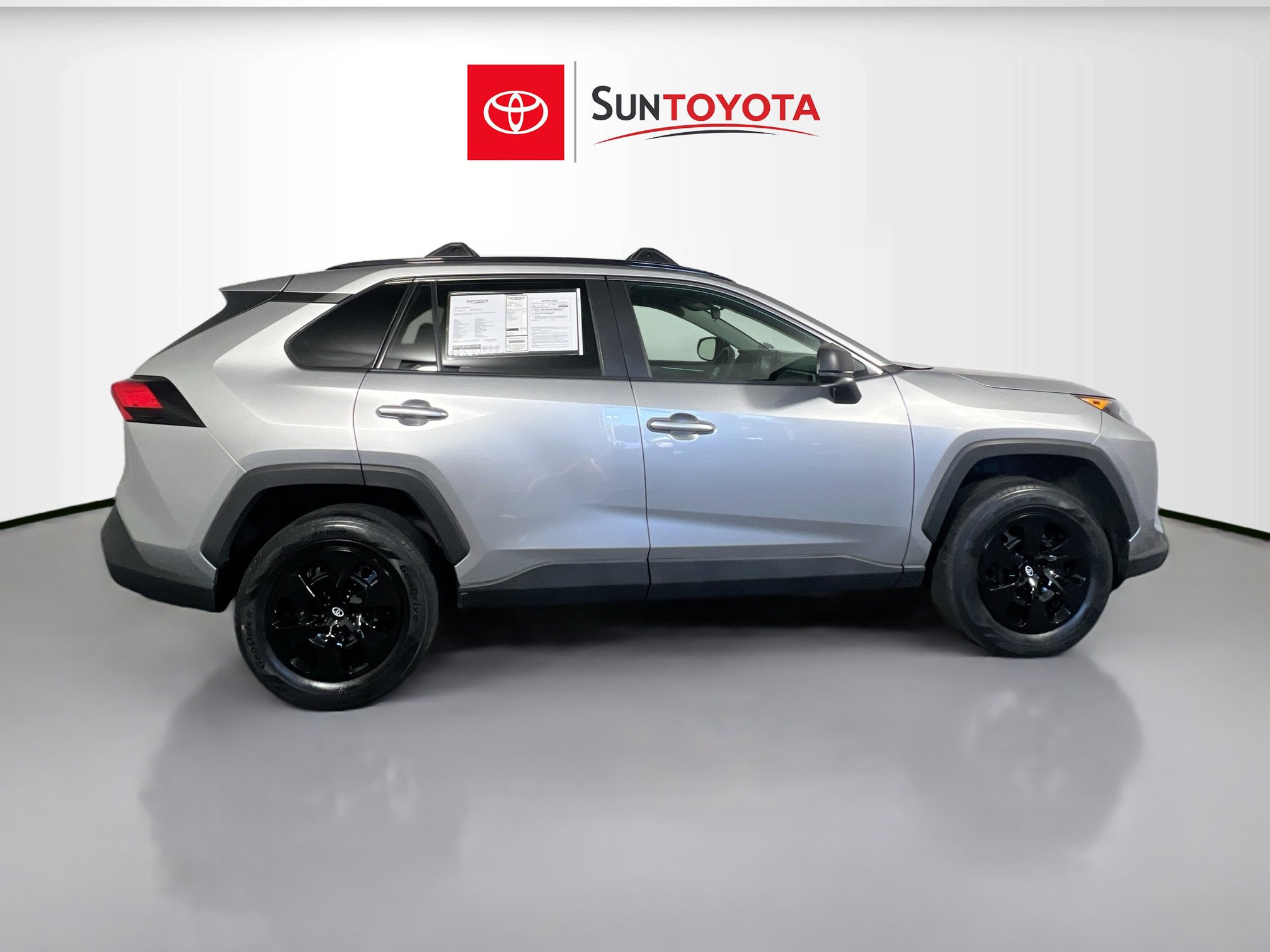 Used 2020 Toyota RAV4 LE image 2
