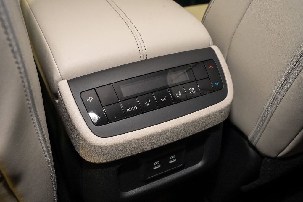 New 2026 Nissan Pathfinder SL image 18