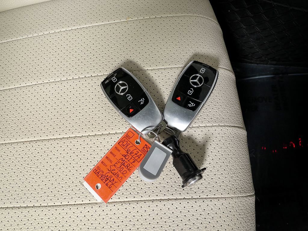 Used 2017 Mercedes-Benz E 300 image 26