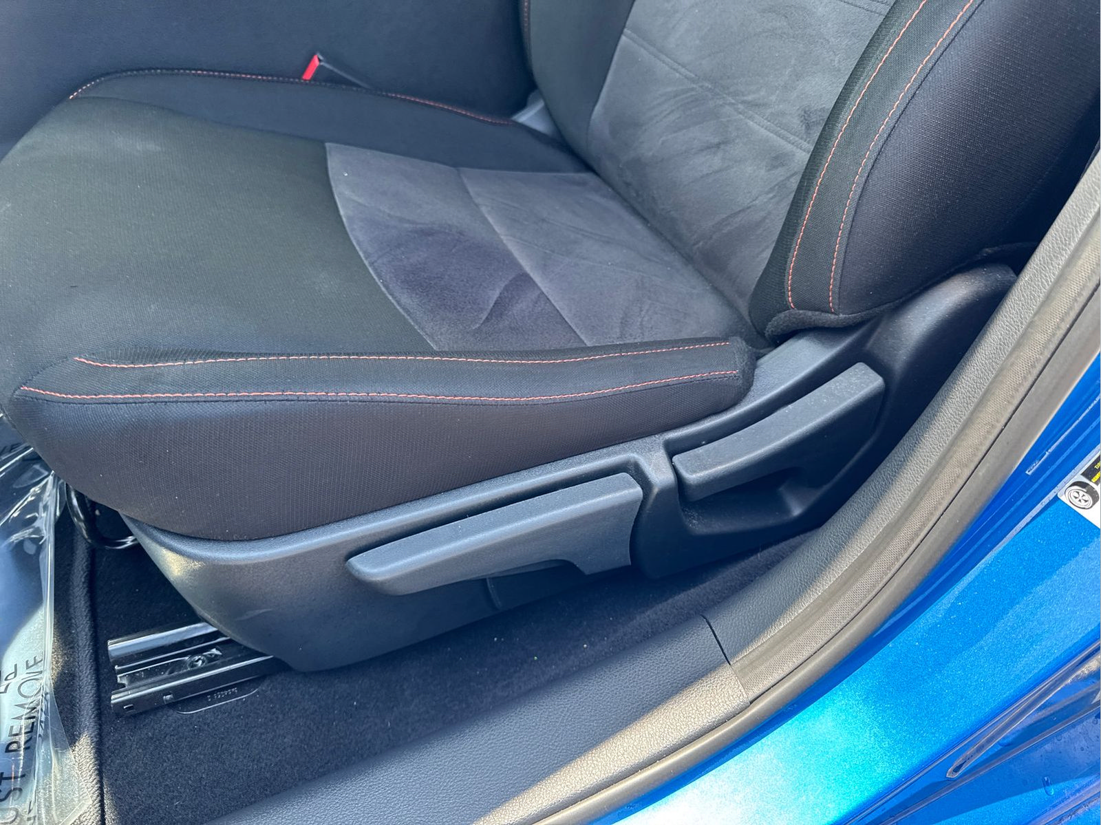 Certified 2025 Nissan Sentra SR FWD image 27