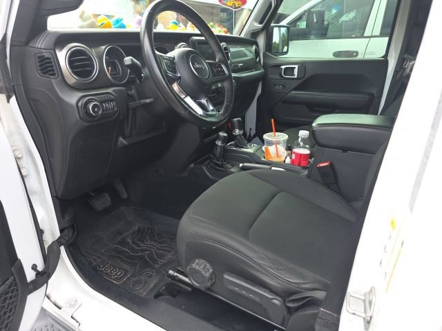 Used 2018 Jeep Wrangler Unlimited Sahara w/ Cold Weather Group AWD/4WD image 4