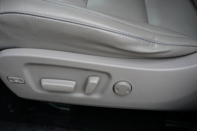 Used 2019 Toyota Highlander XLE FWD image 11