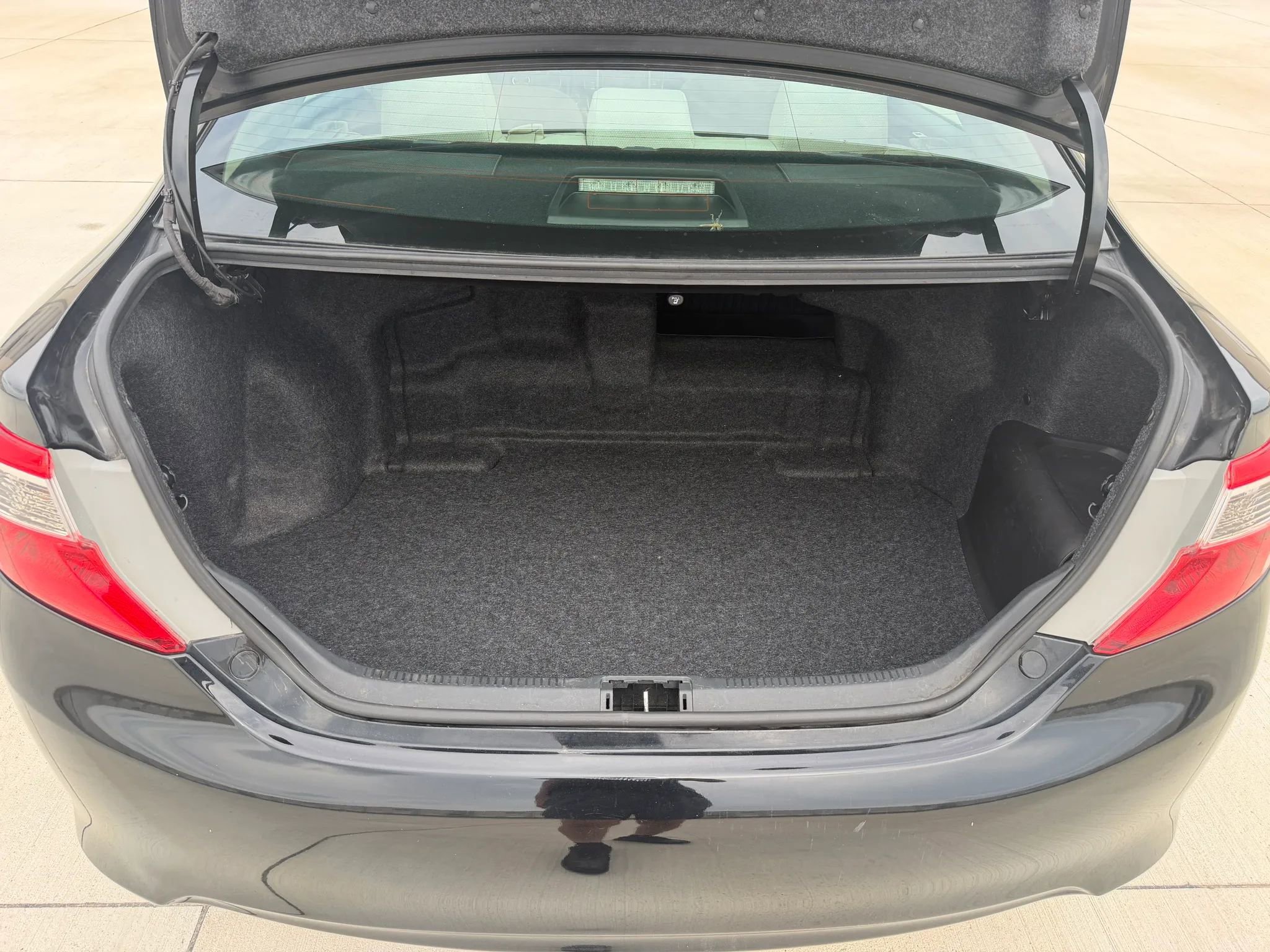 Used 2012 Toyota Camry XLE w/ Convenience Pkg FWD image 23