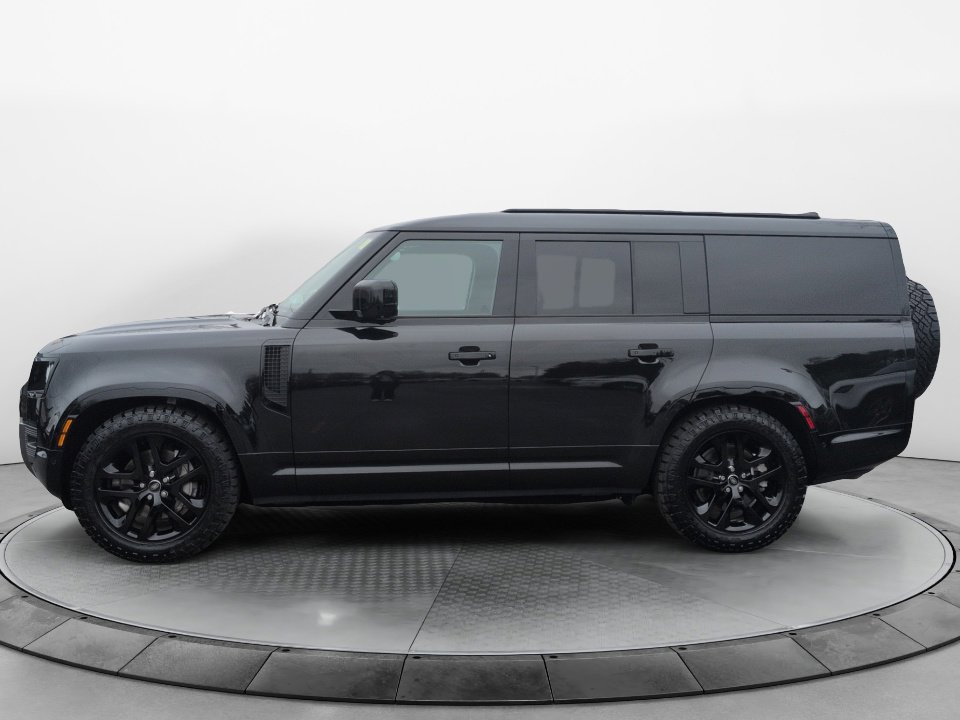Used 2025 Land Rover Defender 130 Outbound image 4