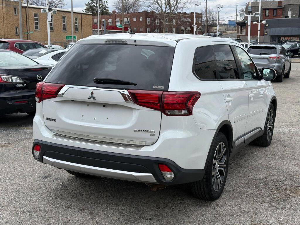 Used 2016 Mitsubishi Outlander SE image 4