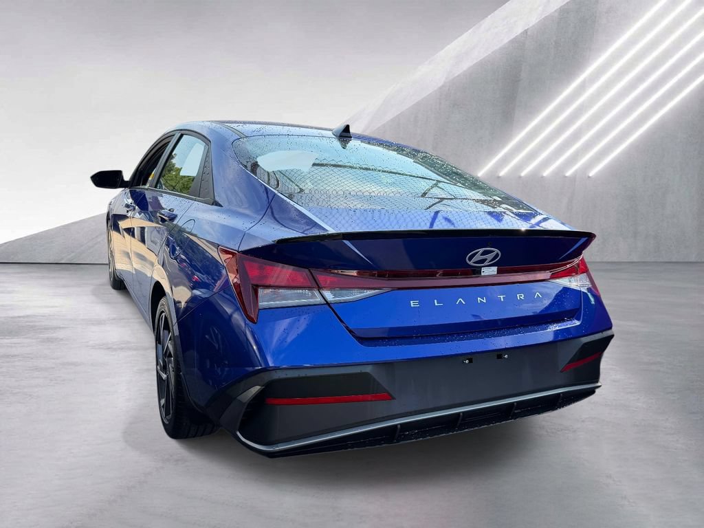 Certified 2025 Hyundai Elantra Sport FWD image 5