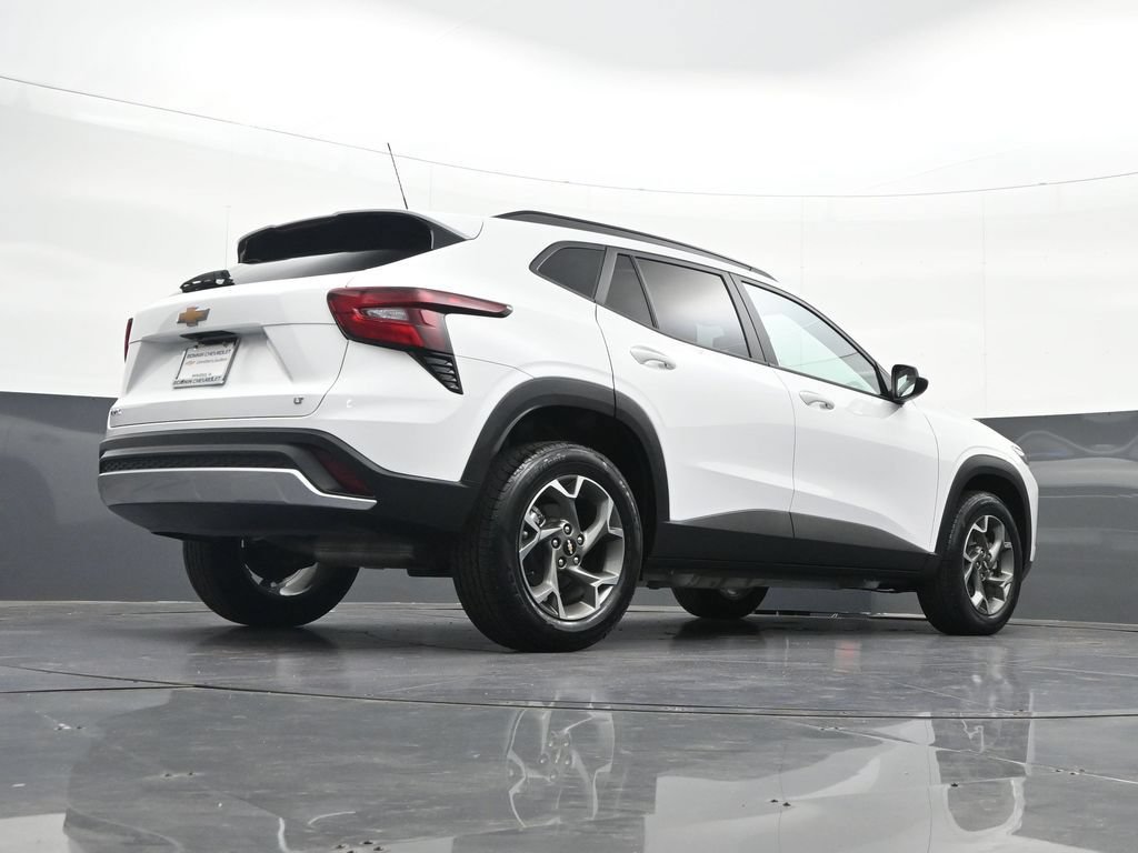 Certified 2025 Chevrolet Trax LT FWD image 33