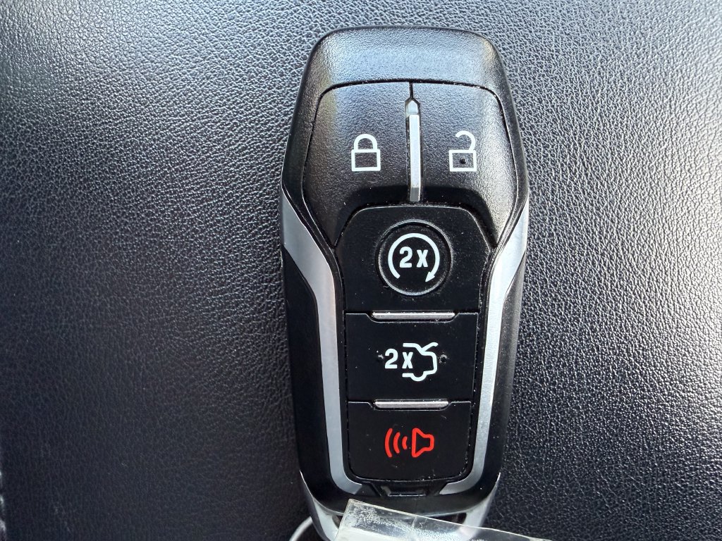 Used 2016 Ford Edge SEL w/ Equipment Group 201A AWD/4WD image 32