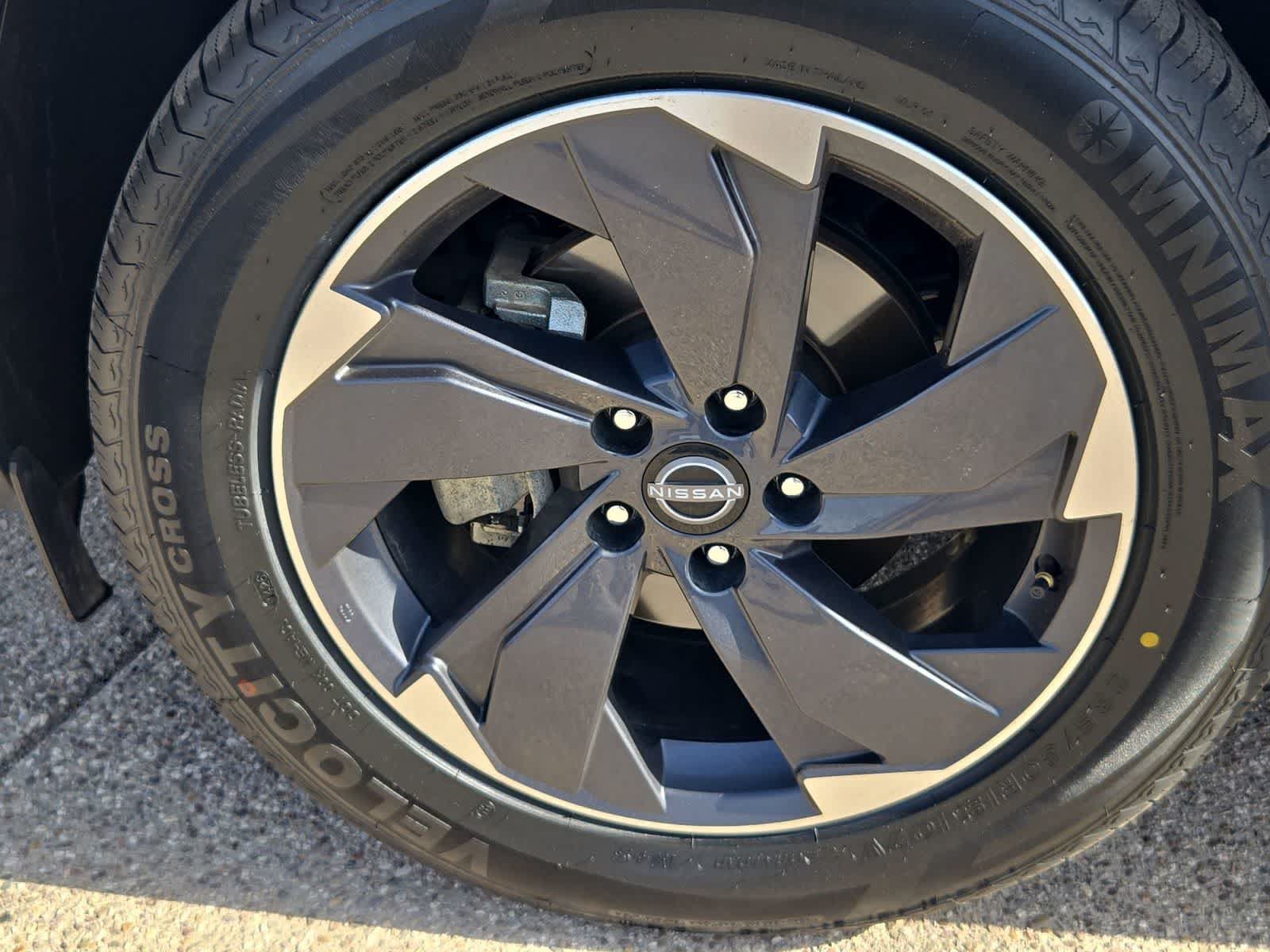 Used 2025 Nissan Rogue SV AWD/4WD image 14