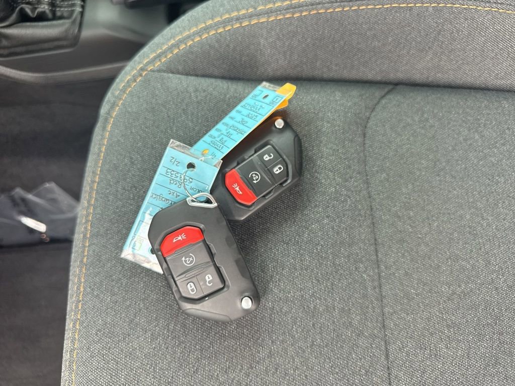 Used 2025 Jeep Wrangler Unlimited Sahara w/ Safety Group image 34