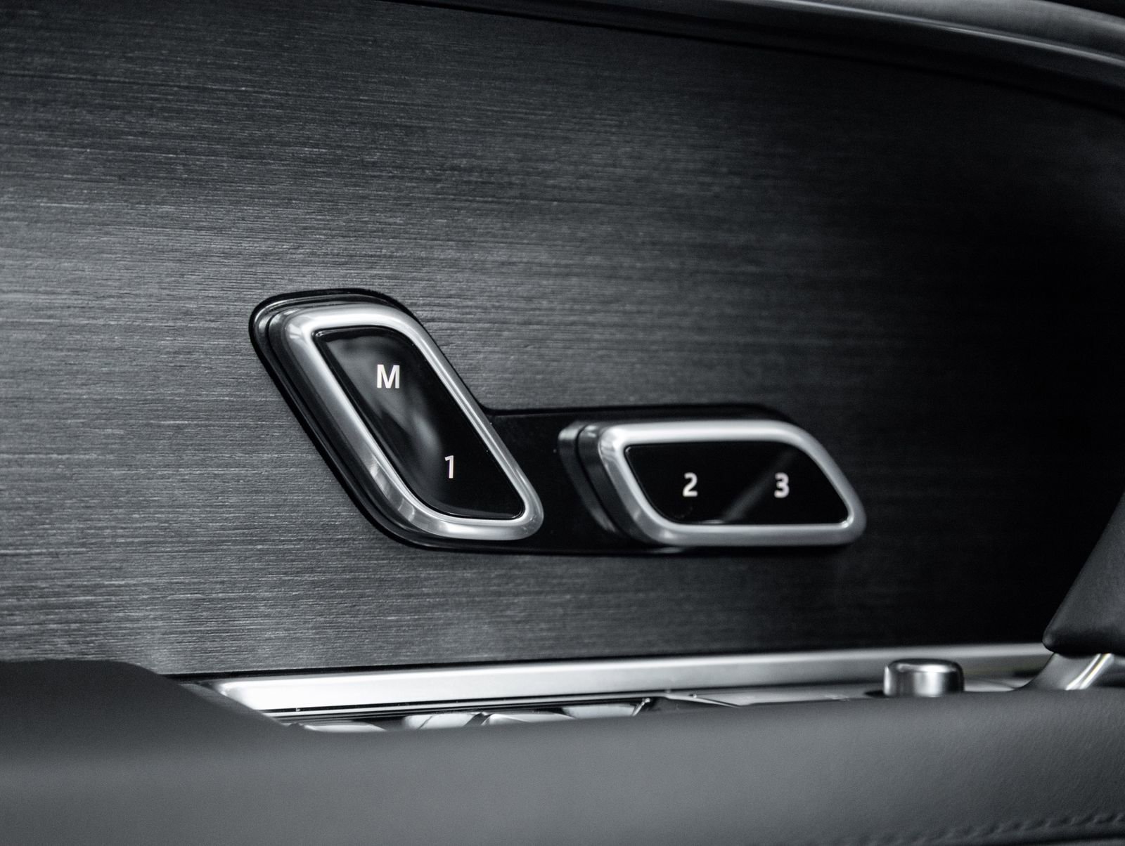 Used 2025 Land Rover Range Rover SE image 18