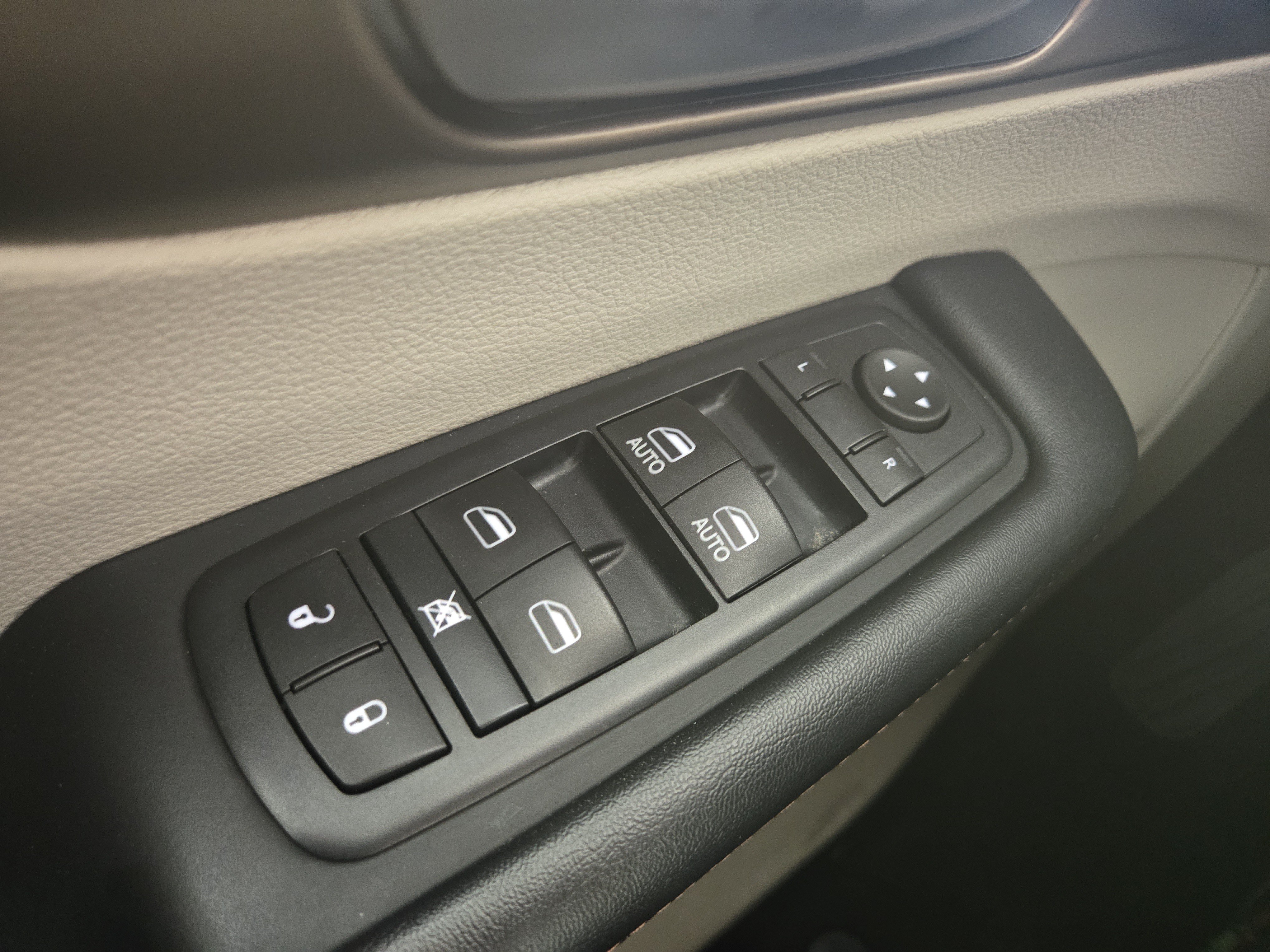 Used 2017 Chrysler Pacifica LX w/ Tire & Wheel Group FWD image 30