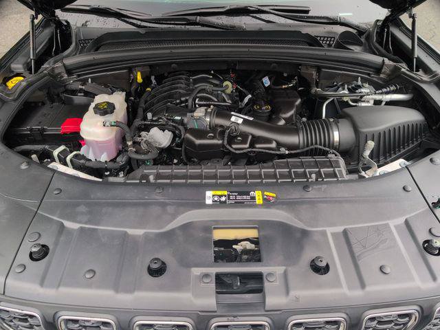Certified 2024 Jeep Grand Cherokee Laredo RWD image 22