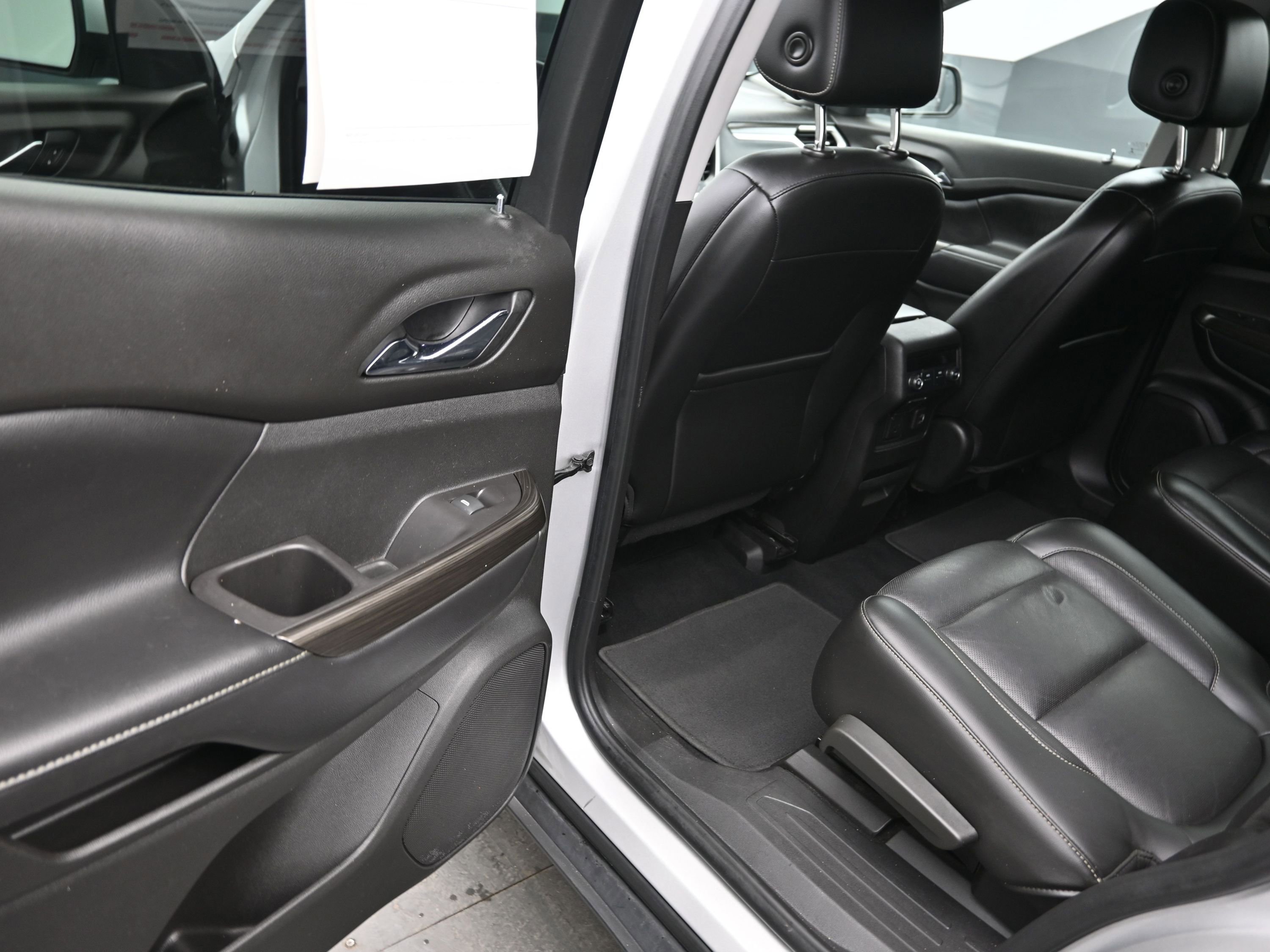 Used 2019 GMC Acadia SLT image 17