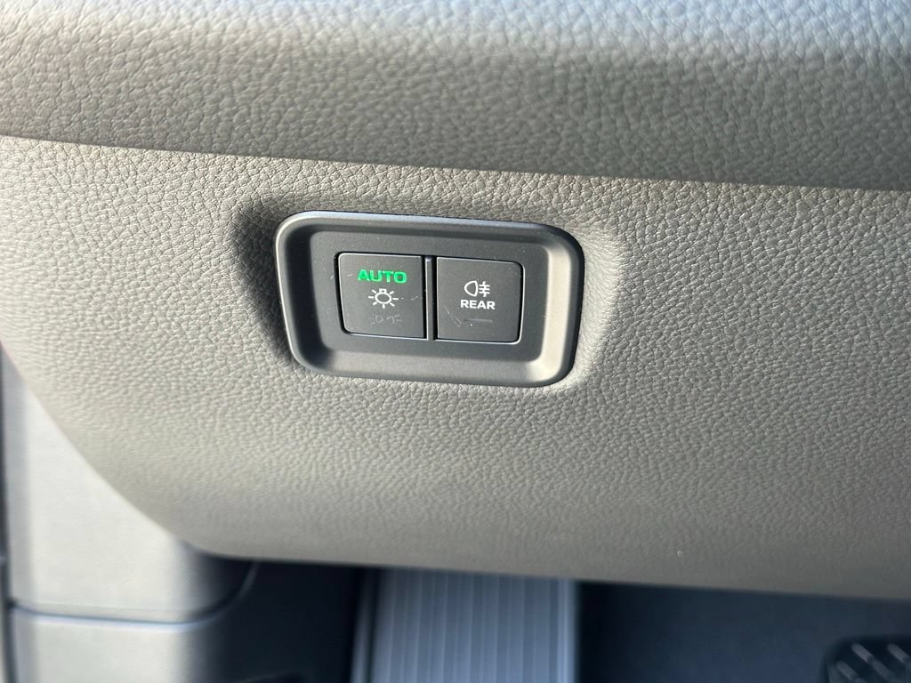 Used 2026 Porsche Cayenne AWD/4WD image 32