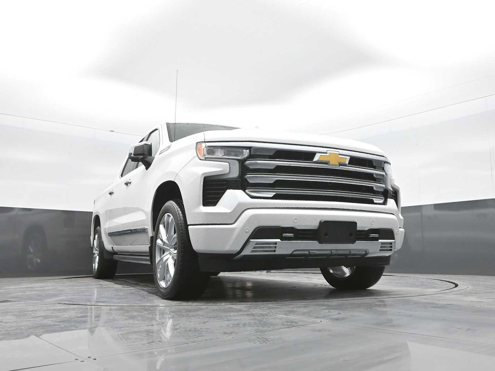 Used 2024 Chevrolet Silverado 1500 High Country image 36