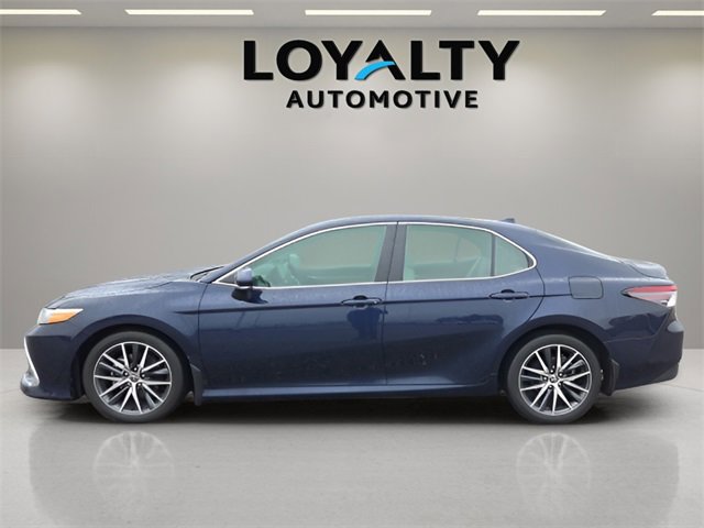 Used 2022 Toyota Camry XLE image 2