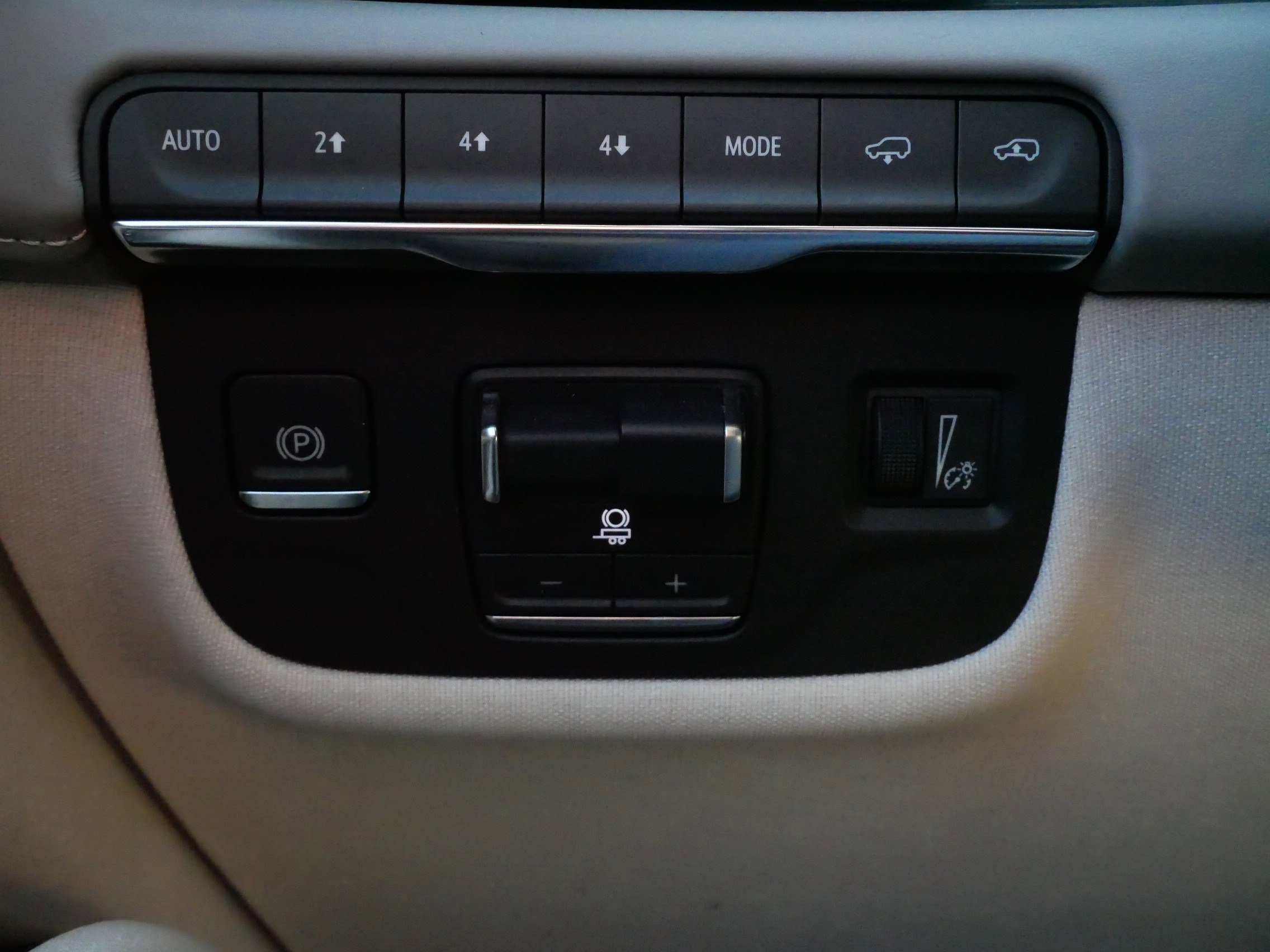 Certified 2024 Cadillac Escalade ESV Sport Platinum w/ LPO, ONYX Package image 26