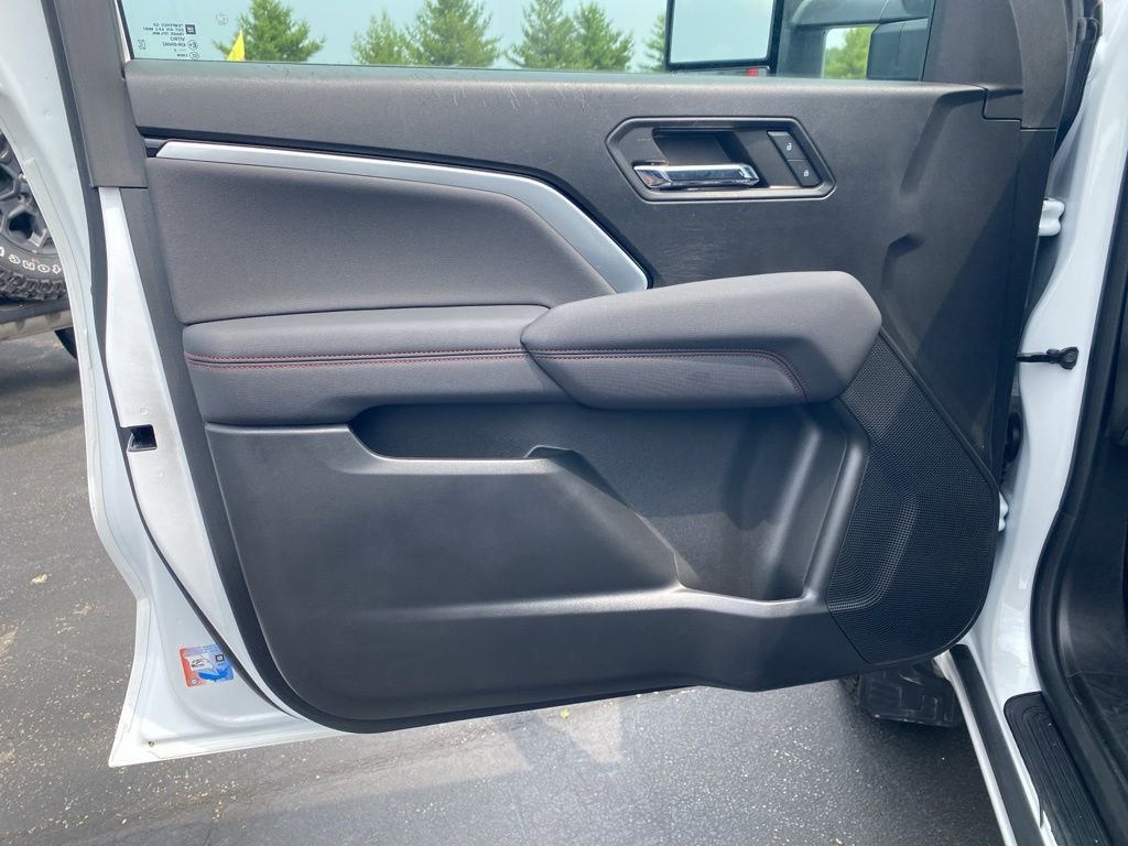 Used 2024 Chevrolet Colorado Z71 w/ Z71 Convenience Package 2 image 17