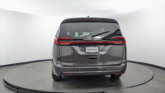Used 2023 Chrysler Pacifica Touring-L FWD image 7