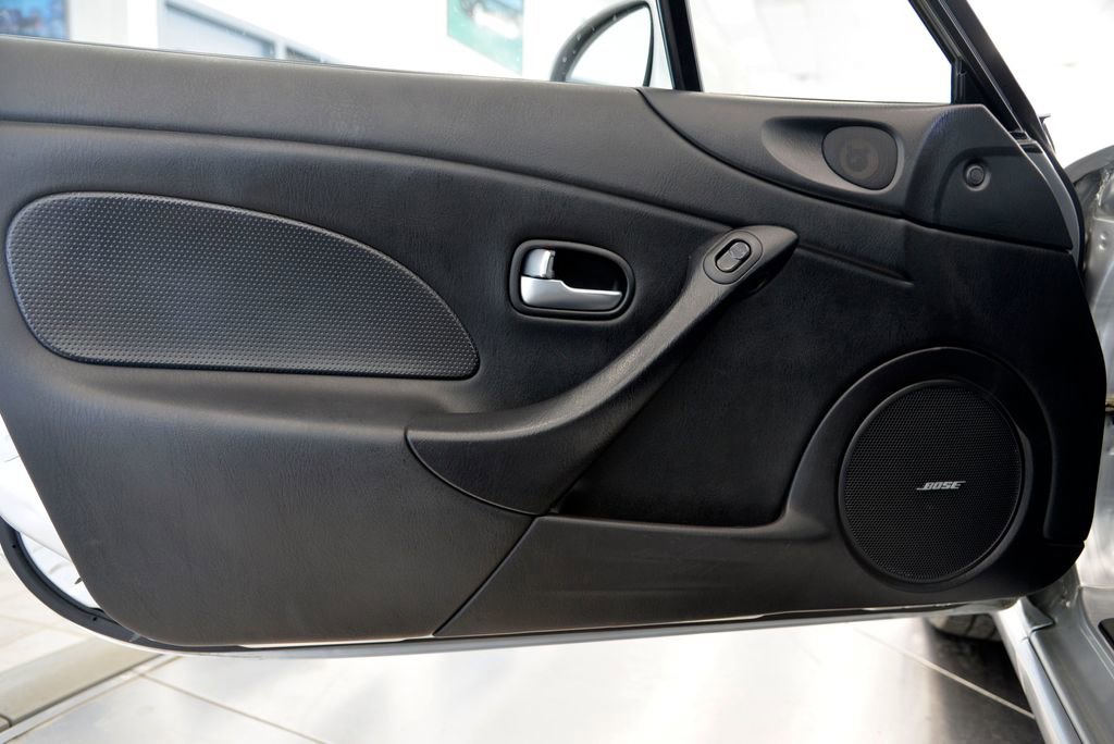 Used 2003 MAZDA MX-5 Miata RWD image 14