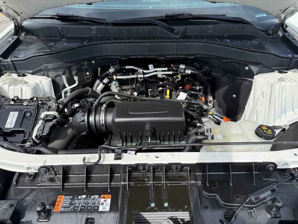 Used 2021 Ford Explorer XLT w/ Equipment Group 202A AWD/4WD image 11