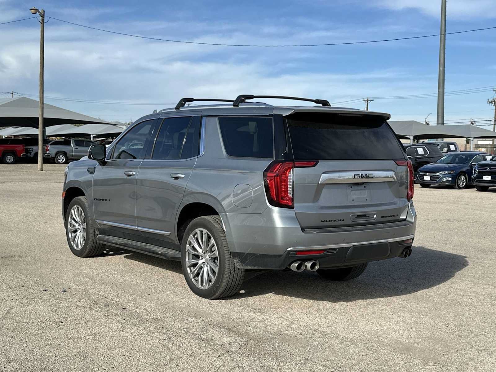 Used 2023 GMC Yukon Denali w/ Advanced Technology Package AWD/4WD image 12