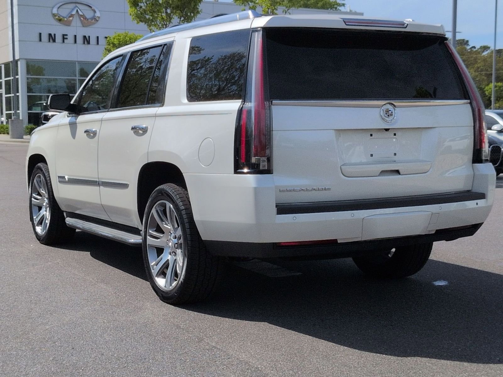 Used 2015 Cadillac Escalade Luxury image 5