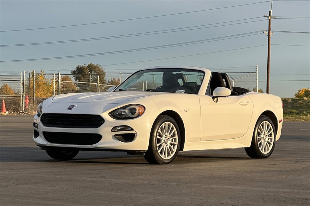 Used 2017 FIAT 124 Spider Classica image 10