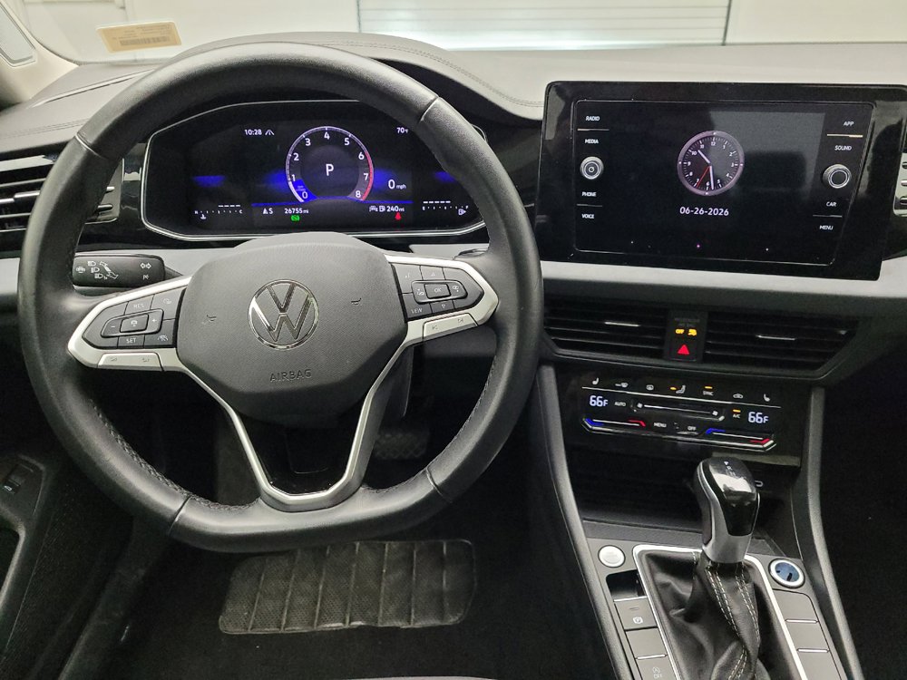 Used 2025 Volkswagen Jetta SE FWD image 22