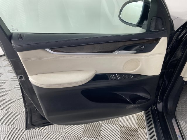 Used 2017 BMW X5 xDrive40e AWD/4WD image 16