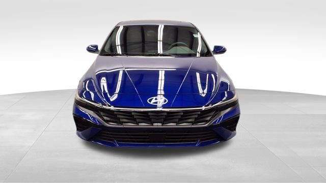 Used 2025 Hyundai Elantra SEL image 2