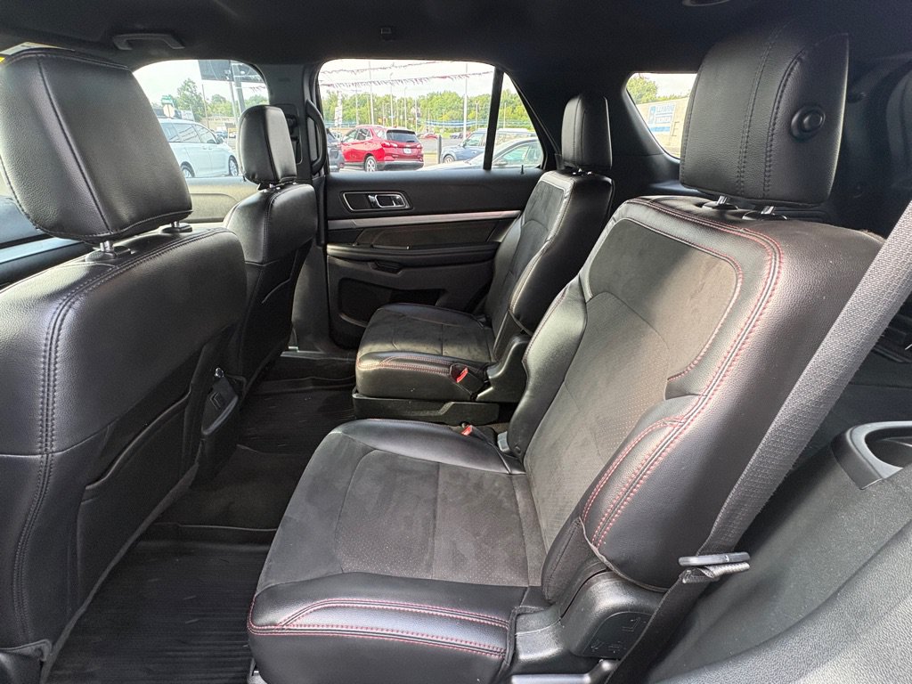 Used 2019 Ford Explorer XLT w/ Equipment Group 202A AWD/4WD image 14