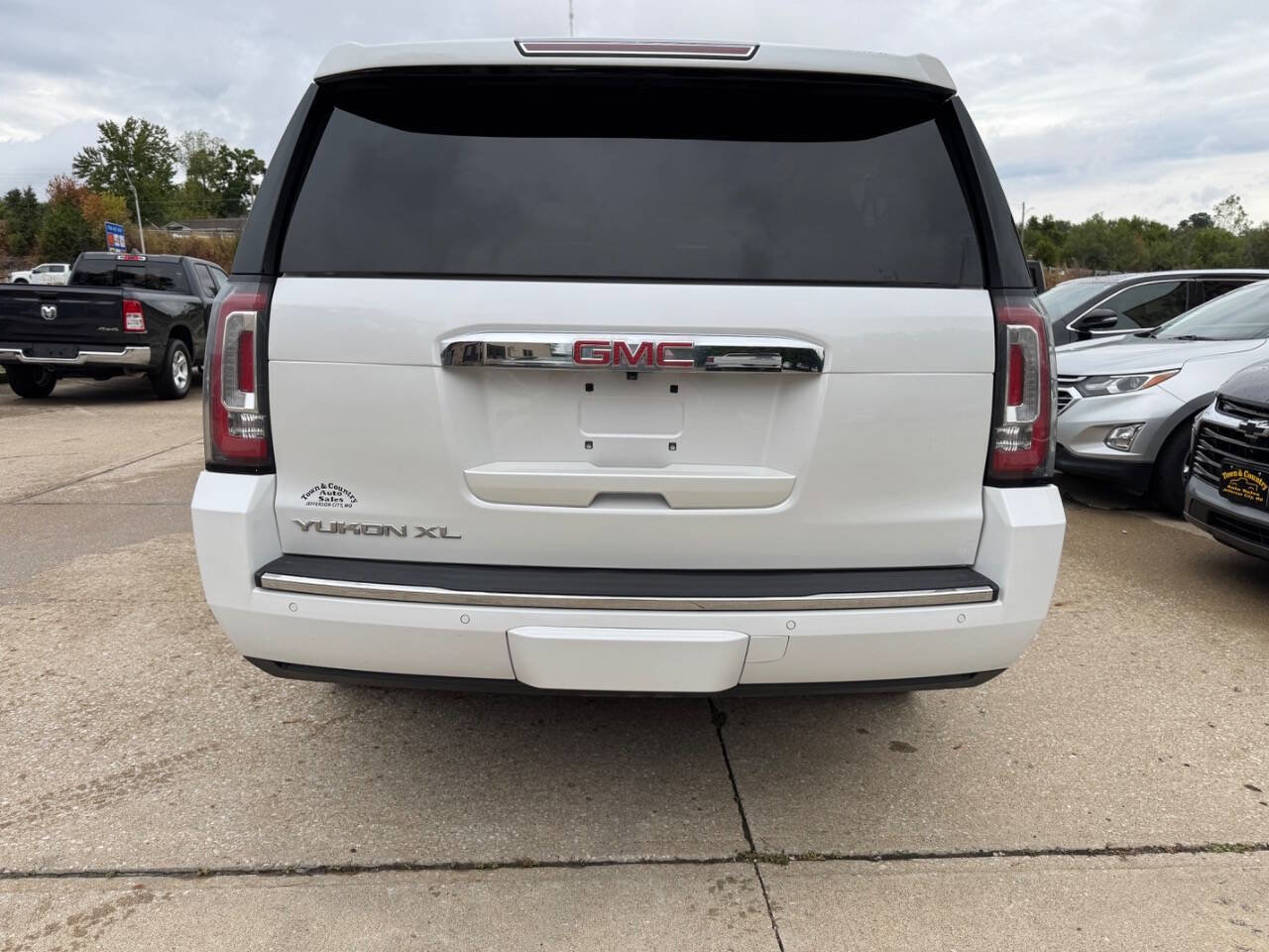 Used 2019 GMC Yukon XL Denali image 10