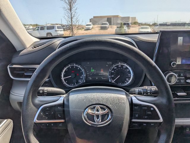 Used 2023 Toyota Highlander L FWD image 28