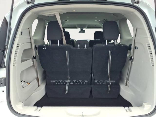 Used 2023 Chrysler Voyager LX FWD image 23