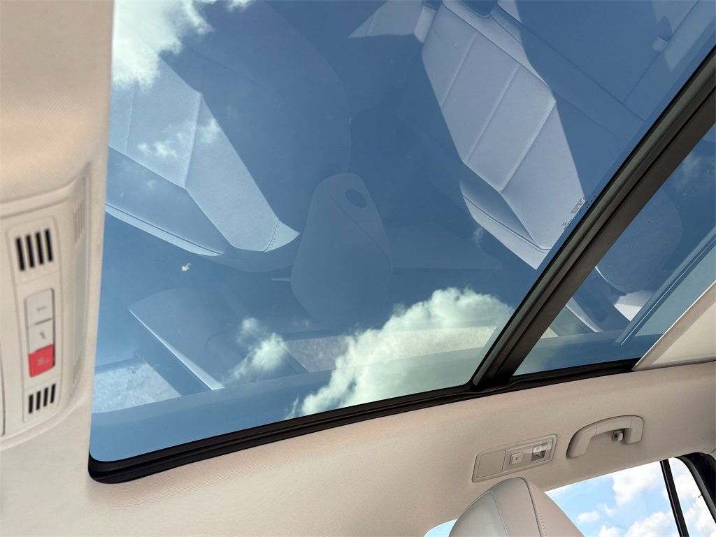 Used 2021 Volkswagen Tiguan SE image 23