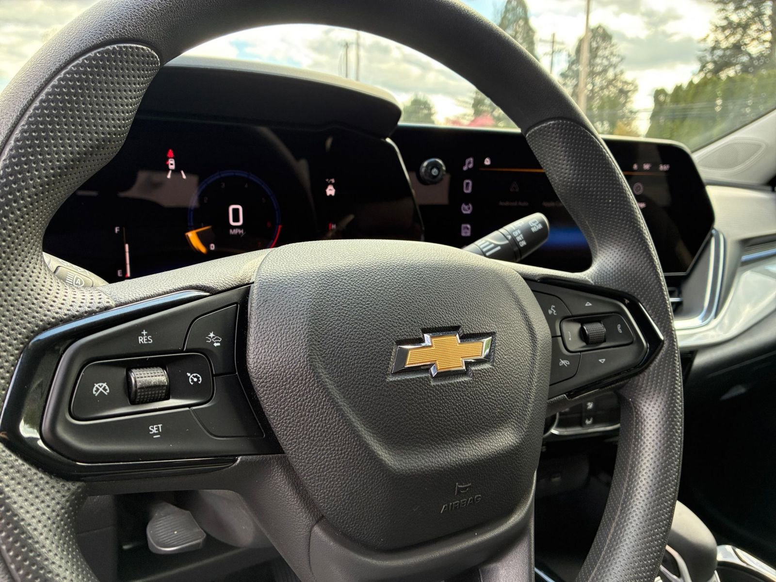 Used 2025 Chevrolet Trax LT FWD image 27