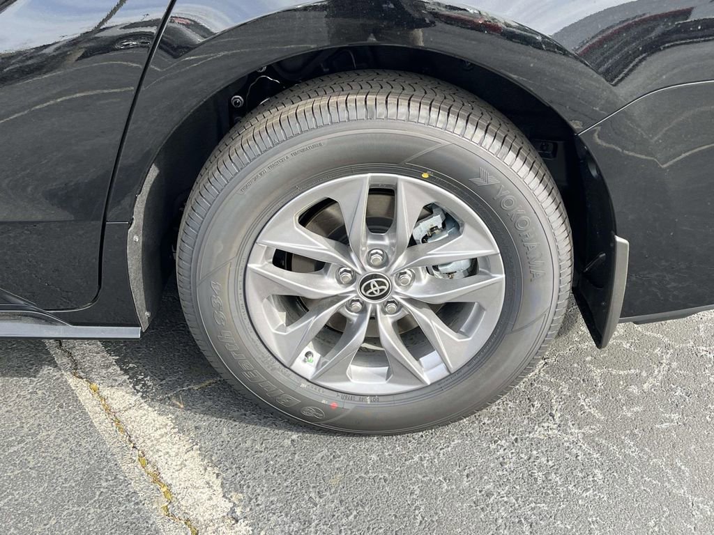 New 2026 Toyota Sienna XLE image 6
